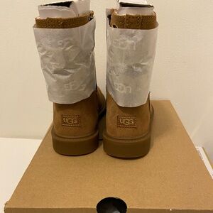 Ugg Girls size 11 casual suede boot